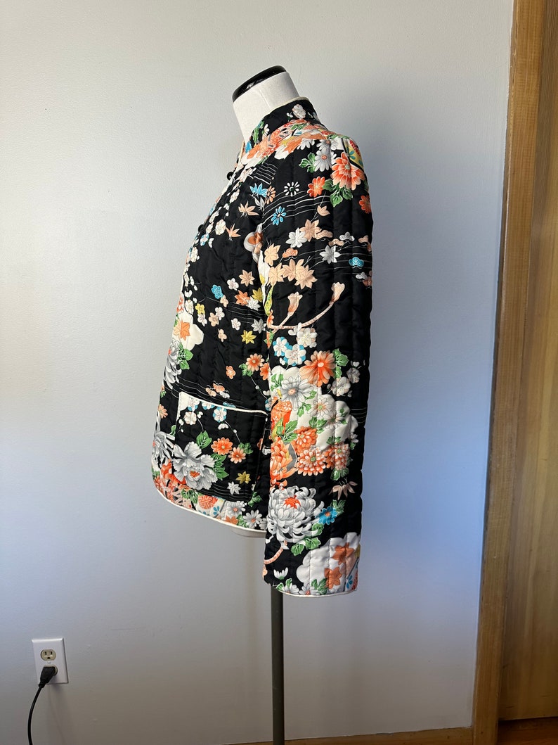 Vintage Cheongsam style jacket light puffer style with frog closures black Asian chrysanthemum peony floral pattern size SMALL image 6