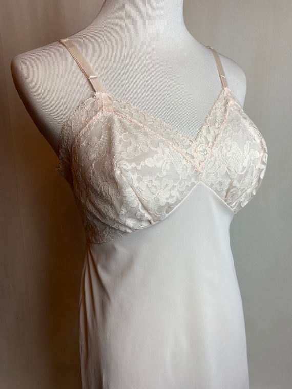 Pale pink slip 1960’s retro lace lacy fitted slip 