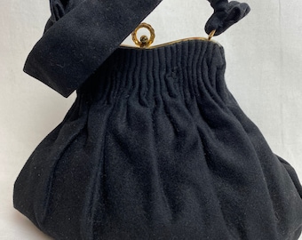 40’s wristlet handbag Gold frame black wool kiss lock gathered pleats Guild Original Pinup 1940’s small chubby vintage handbag soft shell