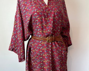 Vintage Seide Paisley Print Robe ~ Unisex Stil ~ offene Größe kastenförmig, offener Stil 3/4 Ärmel ~ Staubschicht Burgund / Größe Med-Large Oversized