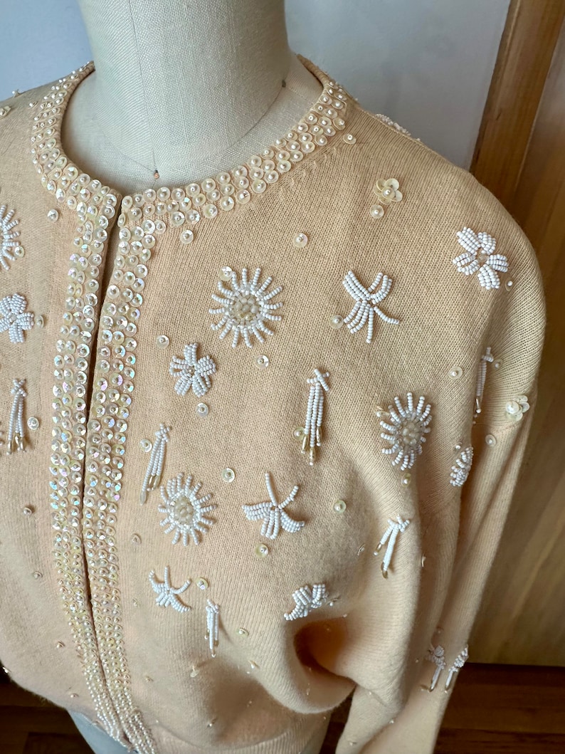 50s 60s beaded cardigan sweater cream off white milk white glass beads pinup rockabilly true vintage womens fashion/size Med image 10