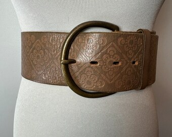 90’s Extra wide leather belt~ light tan wash tooled pattern~ large gold tone buckle 1990’s trend~ size LG