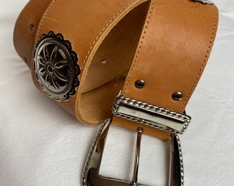 90’s chunky leather belt~ light honey brown belt with huge silver tone decorative buckle & hardware ~southwestern vibes excellent cond~ Med