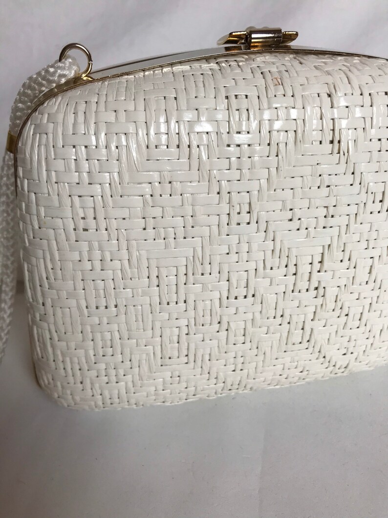 70s White woven wicker basket purse shiny gold accent clasp lacquered long roped straps clam style minimalist mod retro 1960s 1970s image 6