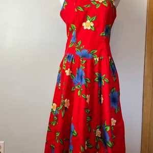 robe hawaïenne vintage des années 80 décolleté en coeur coupe & flare robe d'été rouge floral tropical vif/taille Med-LG image 6