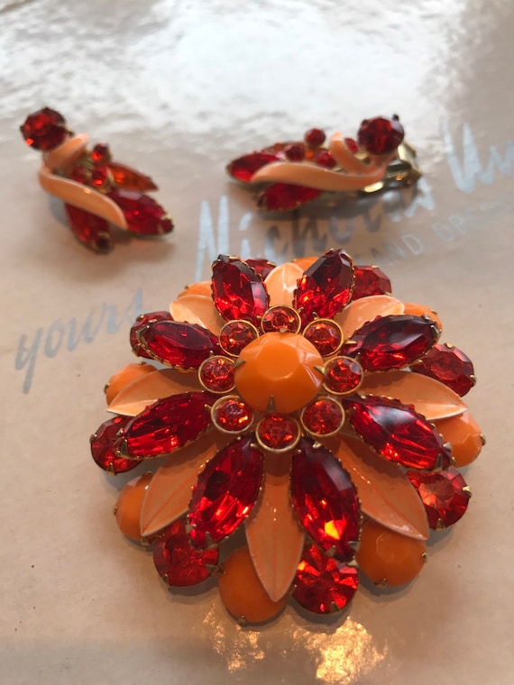 Vintage 1950's-60's rhinestone & enamel flower pin