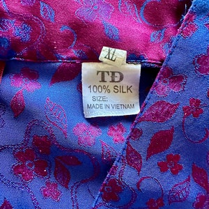 Wunderschöne Bluse aus reiner Seide mit schillerndem Kontrast in Fuchsia und Blau, zweifarbig, asiatisches Top mit Blumenmuster, Größe M Bild 4