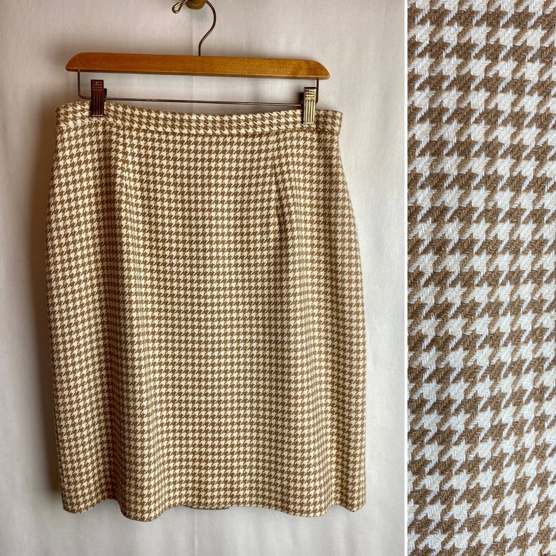 VTG camel color houndstooth wool skirt pencil skirts short kick pleat 80s 90s vintage size XL 34 waist image 1