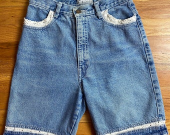 90’s Hollywood denim company Denim & lace shorts Y2k trendy faded mom jeans style XX SM or girls size