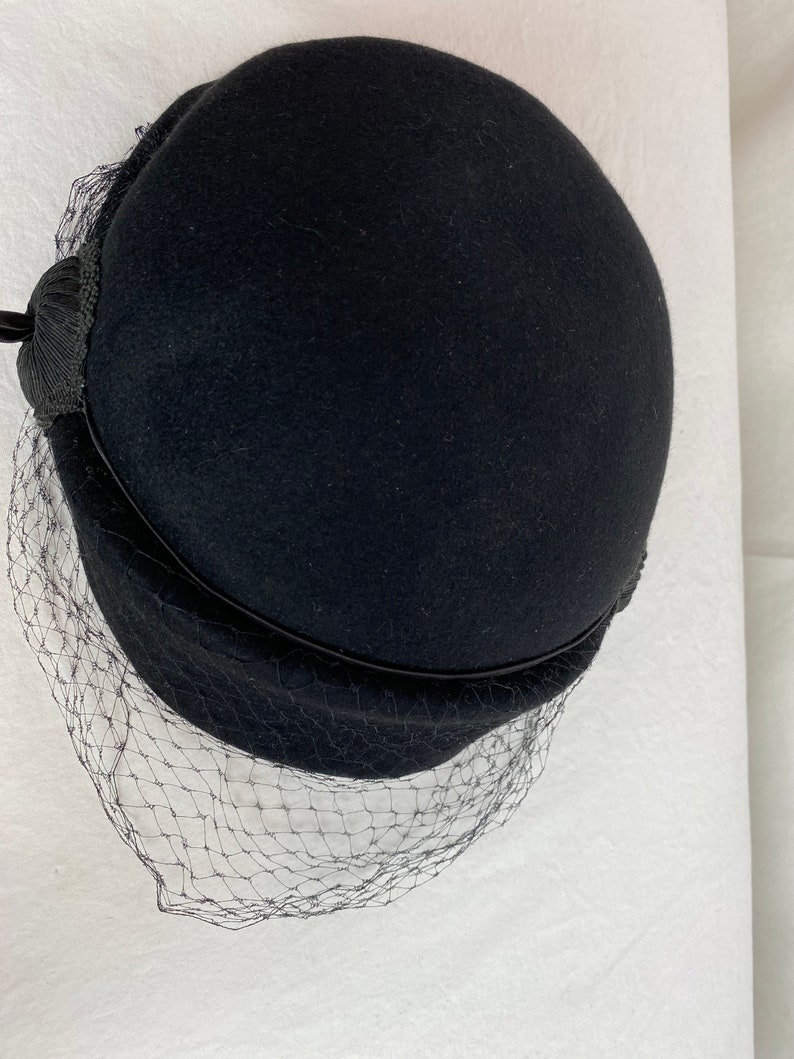 50s 60s black netted hat Veiled netting felt wool dressy mini hats fascinator MCM mod pinup vintage fashions size 22 image 5