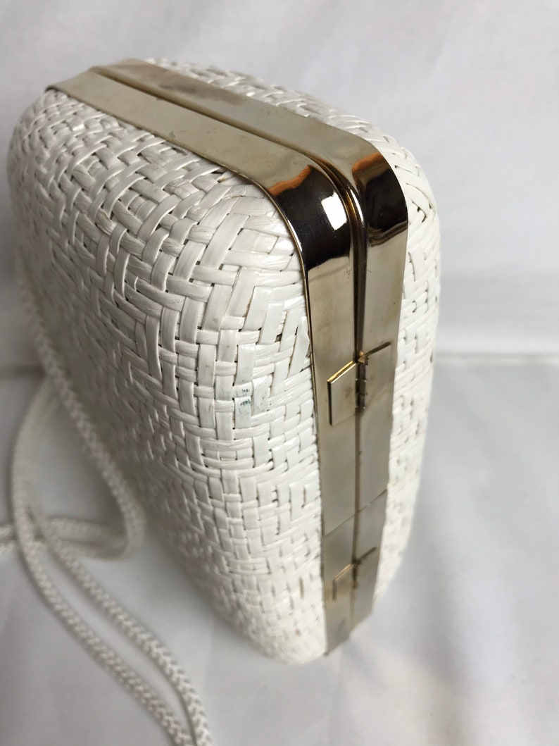 70s White woven wicker basket purse shiny gold accent clasp lacquered long roped straps clam style minimalist mod retro 1960s 1970s image 5