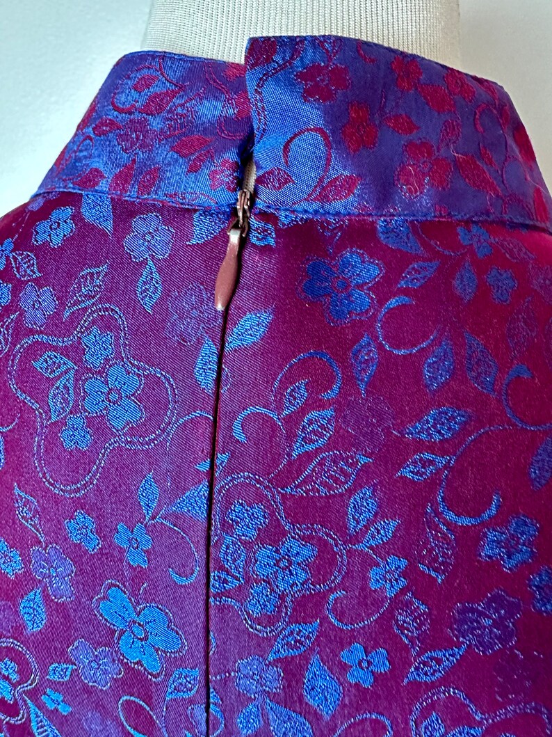 Wunderschöne Bluse aus reiner Seide mit schillerndem Kontrast in Fuchsia und Blau, zweifarbig, asiatisches Top mit Blumenmuster, Größe M Bild 6