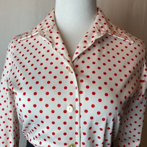 60’s 70s fitted blouse vintage  poly knit white with red polkadots groovy pointy collar button down Retro Vibes size S/M
