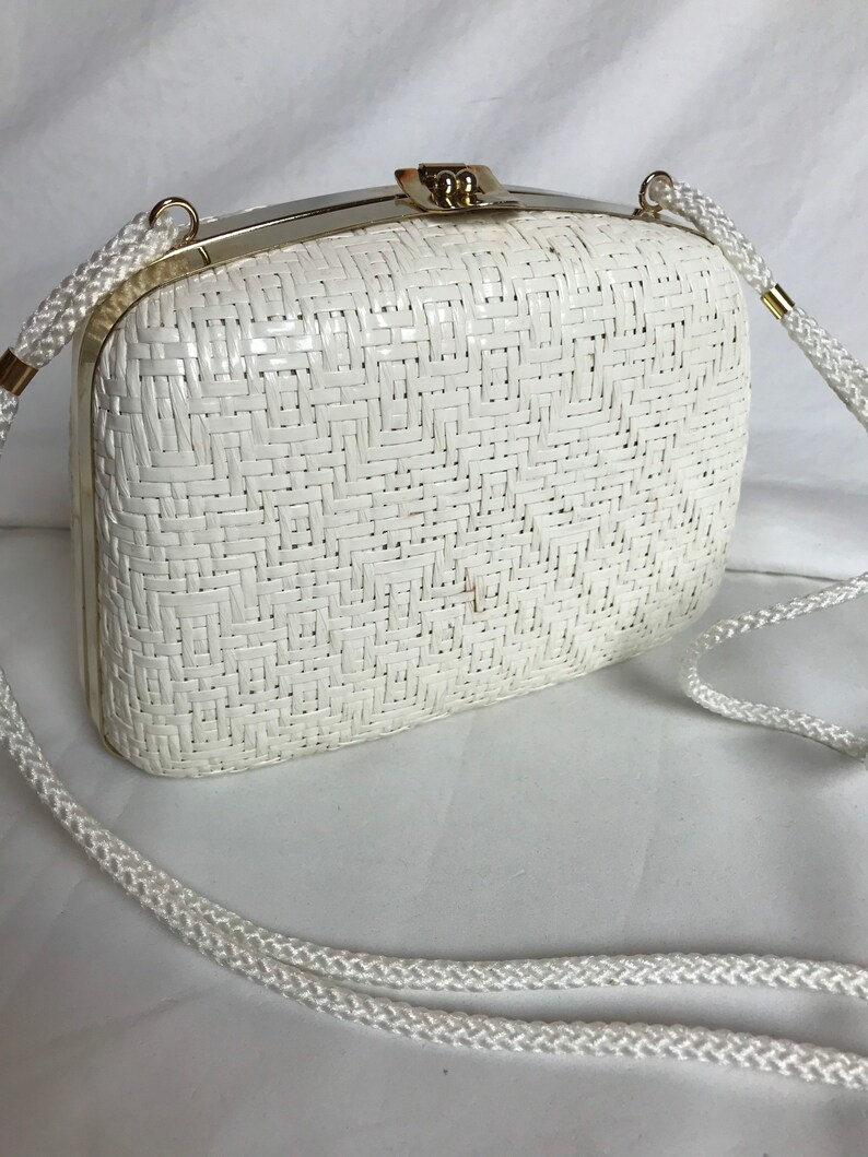 70s White woven wicker basket purse shiny gold accent clasp lacquered long roped straps clam style minimalist mod retro 1960s 1970s image 4