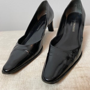 Tacones Armani Vtg Y2K zapatos de moda de charol negro con tacones gruesos de plástico blanco lechoso de 2 tonos anchos / talla 9 imagen 6
