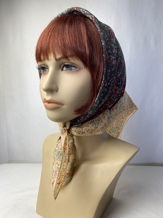 1960’s 100% silk hand rolled scarf Beautiful larg… - image 5