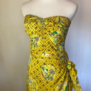 Vintage 1940s 50s Hawaiian novelty print sarong style strapless sundress pinup true vtg 100% silk bombshell dress ruching island hula image 1