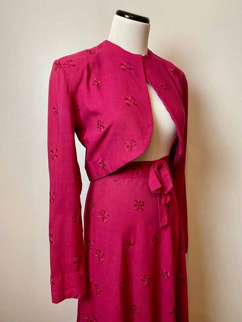 Sweet 1940s Swing skirt Bolero Set Raspberry pink with bows cropped open waist jacket swishy bias cut skirt image 5