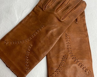Vintage soft leather gloves~ medium brown woven/ eyelets~ stylish sleek single stitch detail women’s mahogany ~ size small ~semi distressed