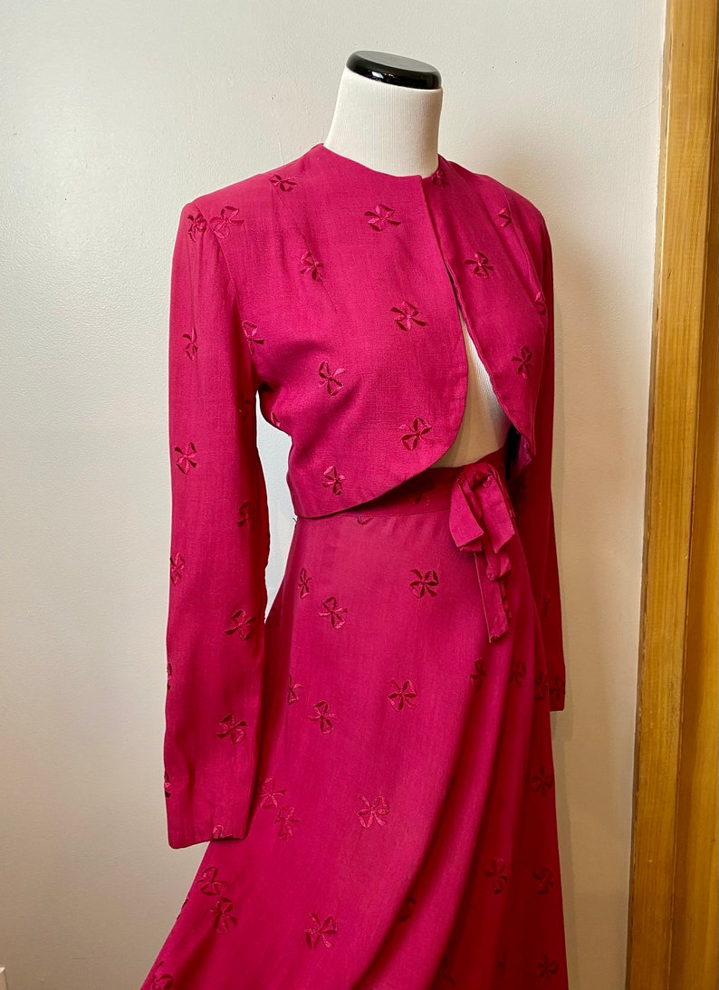 Sweet 1940s Swing skirt Bolero Set Raspberry pink with bows cropped open waist jacket swishy bias cut skirt image 1