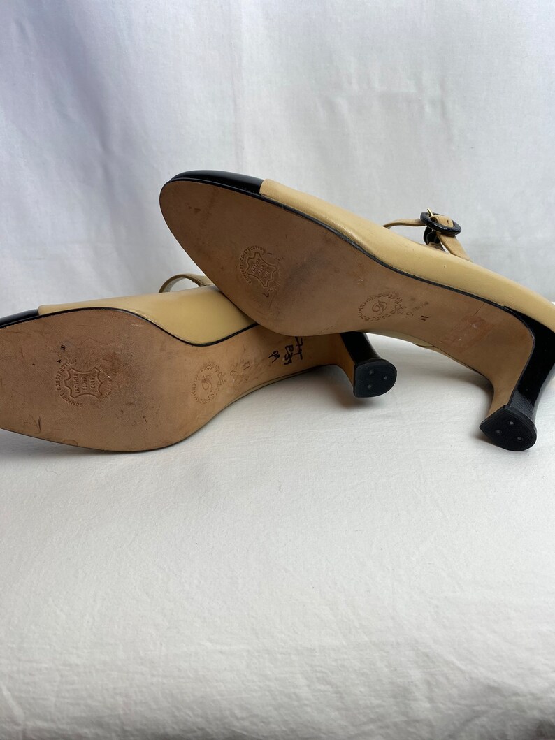 20s 30s style spectator pumps ankle strap buckles2 tone blonde with black patent leather taupe Delman vintage shoes flapper 1920s image 6