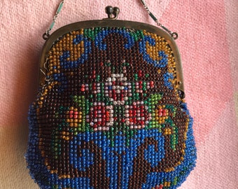 Jewel tone micro beaded wristlet purse~ 1900’s-1920’s era. Lovely floral design~ intricate design pattern~ enamel chain