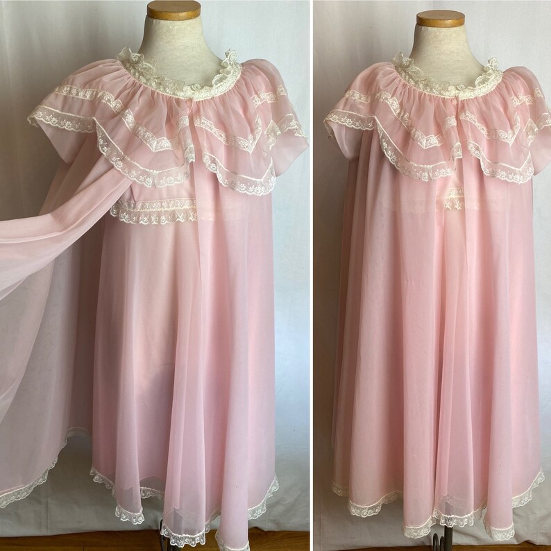 Vintage Baby Pink Lace Nightgown Peignoir Pink Negligee Nylon Night Robe Night Dress Vintage Romantic Sheer Lace Nightgown Cover Up