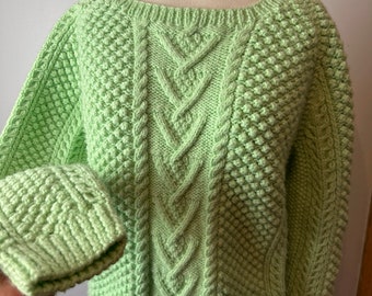 60’s cable knit pullover sweater~ minty green Acrylic type heavy woven knit~ boat neck pastel green~ short boxy /size Small