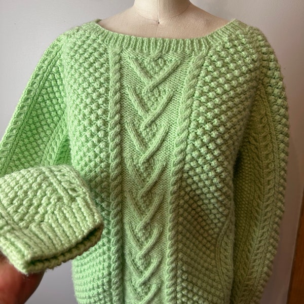 60’s cable knit pullover sweater~ minty green Acrylic type heavy woven knit~ boat neck pastel green~ short boxy /size Small