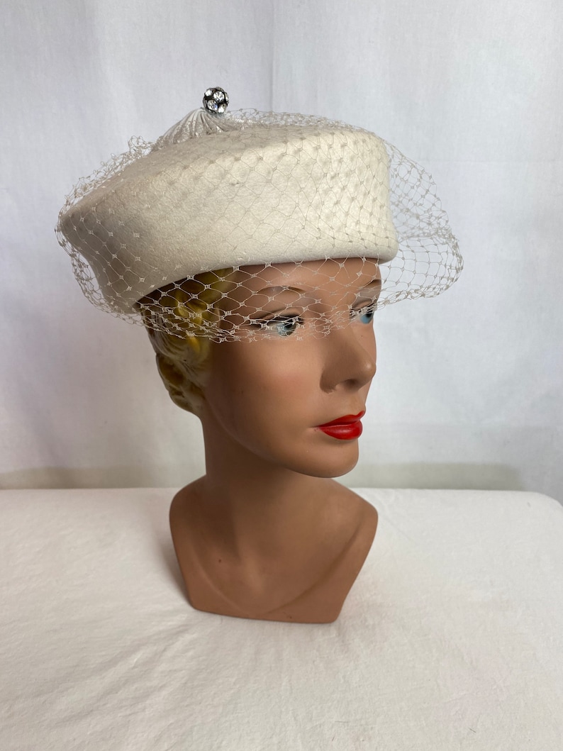 50s-60s vintage white veiled hat netted felt hats retro wedding ivory & off white dressy modern fancy pillbox style image 3