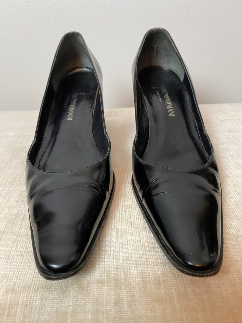 Tacones Armani Vtg Y2K zapatos de moda de charol negro con tacones gruesos de plástico blanco lechoso de 2 tonos anchos / talla 9 imagen 4