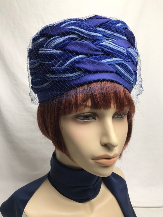 60’s Mod pillbox hat~ Periwinkle & blue colorful  