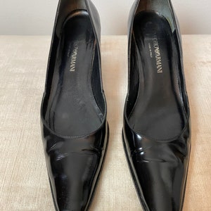 Tacones Armani Vtg Y2K zapatos de moda de charol negro con tacones gruesos de plástico blanco lechoso de 2 tonos anchos / talla 9 imagen 2