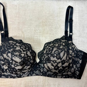 Vintage lace bra 1960s black & nude padded lacy bra sexy french cut style plunge pin up / size 34 B image 6