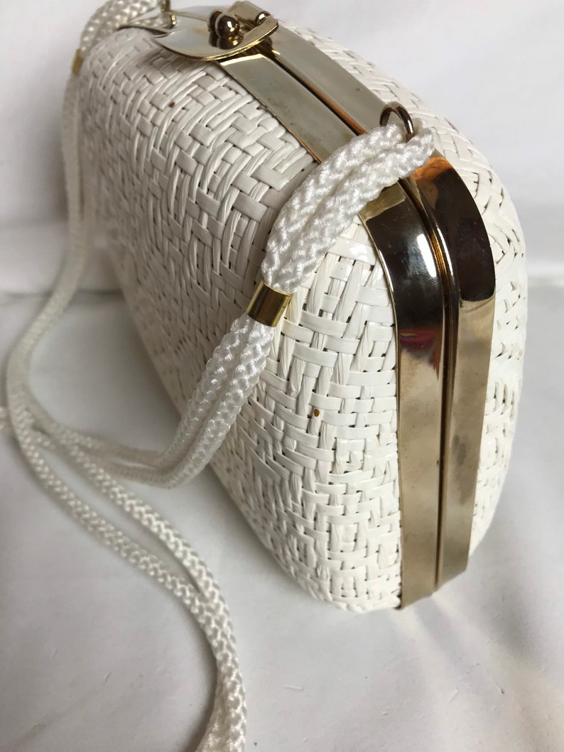 70s White woven wicker basket purse shiny gold accent clasp lacquered long roped straps clam style minimalist mod retro 1960s 1970s image 2