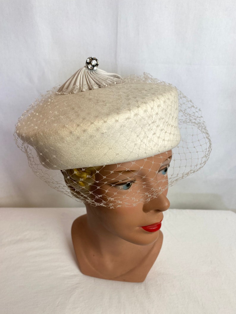 50s-60s vintage white veiled hat netted felt hats retro wedding ivory & off white dressy modern fancy pillbox style 画像 1