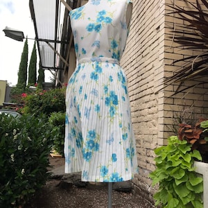 60&#39;s floral set 2 pc Skirt & top 1960&#39;s Mod butterfly turquoise flowers print pleated sleeveless summer dress size 27&quot; waist Medium