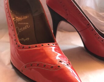 Bright orange Patent leather pumps~ wing tip 50’s-60’s Pointy pinup retro stilettos ~ eyelet perforated spectator heels Small size 5-6