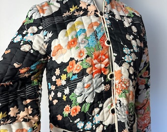 Vintage Cheongsam style jacket~ light puffer style with frog closures~ black Asian chrysanthemum peony floral pattern size SMALL