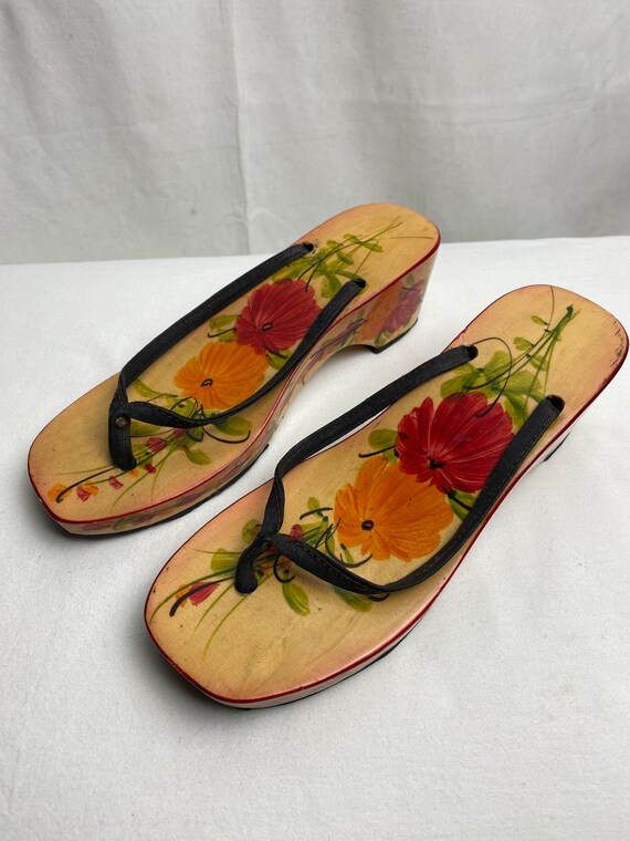 Vintage hand Painted wooden sandal~ clogs heeled … - image 4