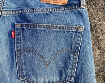 LEVI’S  501 XX denim ~ faded blue jeans ~ shrink to fit~ naturally worn in Unisex men’s/ women’s classic boyfriend cut 100% cotton 33” waist