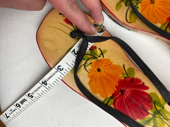 Vintage hand Painted wooden sandal~ clogs heeled … - image 9