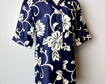 60’s Polished Cotton Hawaiian shirt~ women’s fashion~ navy blue & white Hawaii print~ made in Hawaii size Med