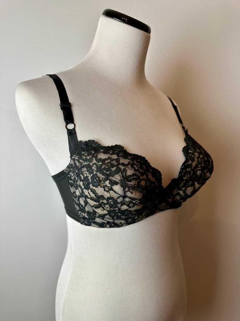 Vintage lace bra 1960s black & nude padded lacy bra sexy french cut style plunge pin up / size 34 B image 3