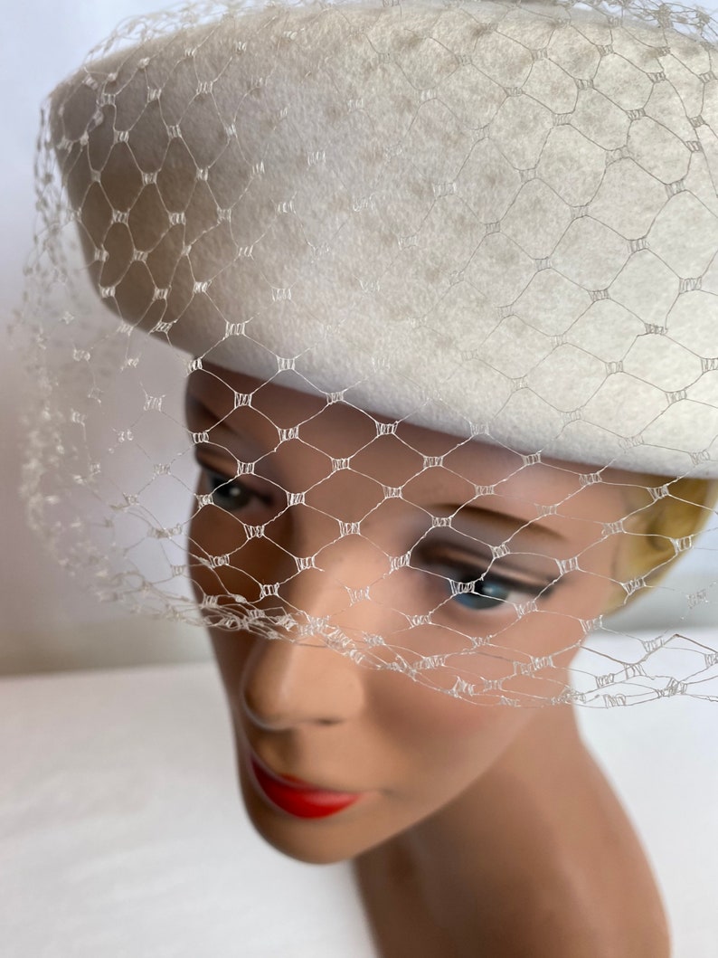 50s-60s vintage white veiled hat netted felt hats retro wedding ivory & off white dressy modern fancy pillbox style image 2