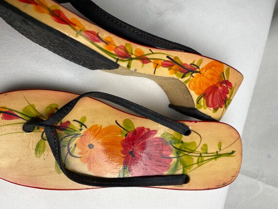 Vintage hand Painted wooden sandal~ clogs heeled … - image 2