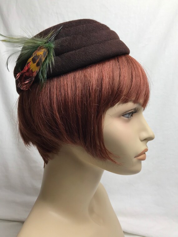 50’s 1950’s chocolate brown felt hat~ colorful phe
