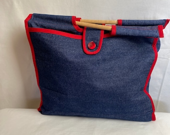 Große Jeanstasche mit Holzgriffen XLG VTG handgemachte Büchertasche / Tragetasche 1970er Jahre Boho minimalistischer Stil dunkler Denim wie neu