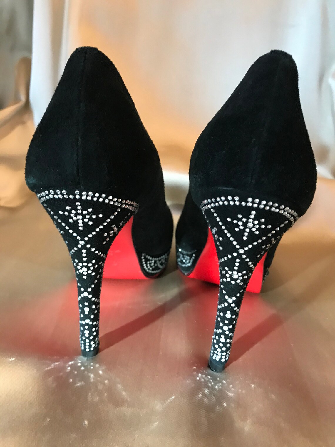 louboutin black shoes red bottom