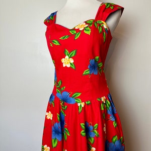 robe hawaïenne vintage des années 80 décolleté en coeur coupe & flare robe d'été rouge floral tropical vif/taille Med-LG image 1